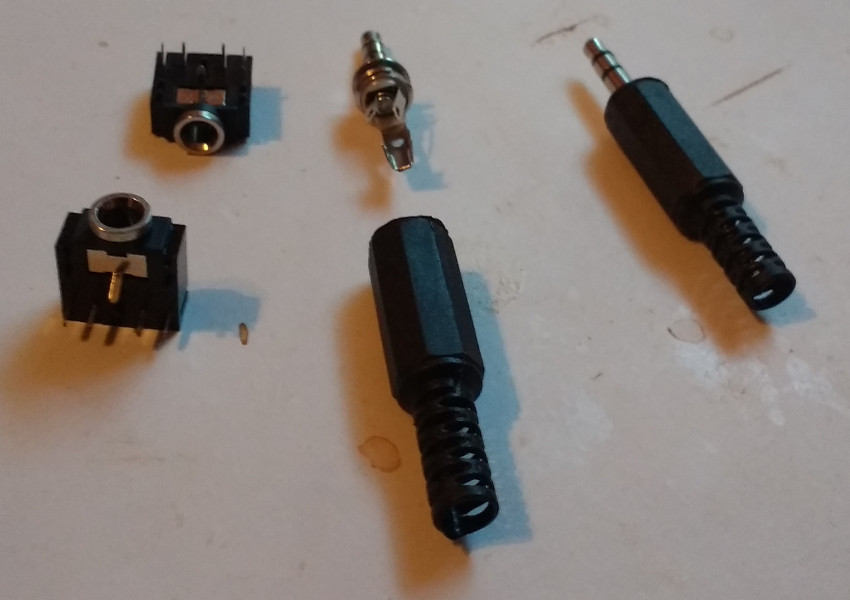 3.5mm plug and socket components